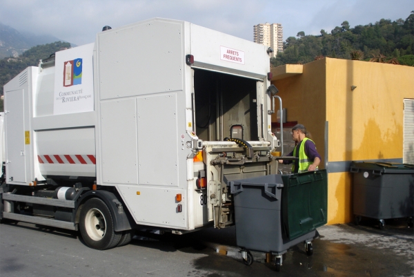 TRI &amp; RECYCLAGE : LAVAGE DES BACS A DECHETS SUR TOUTES LES COMMUNES