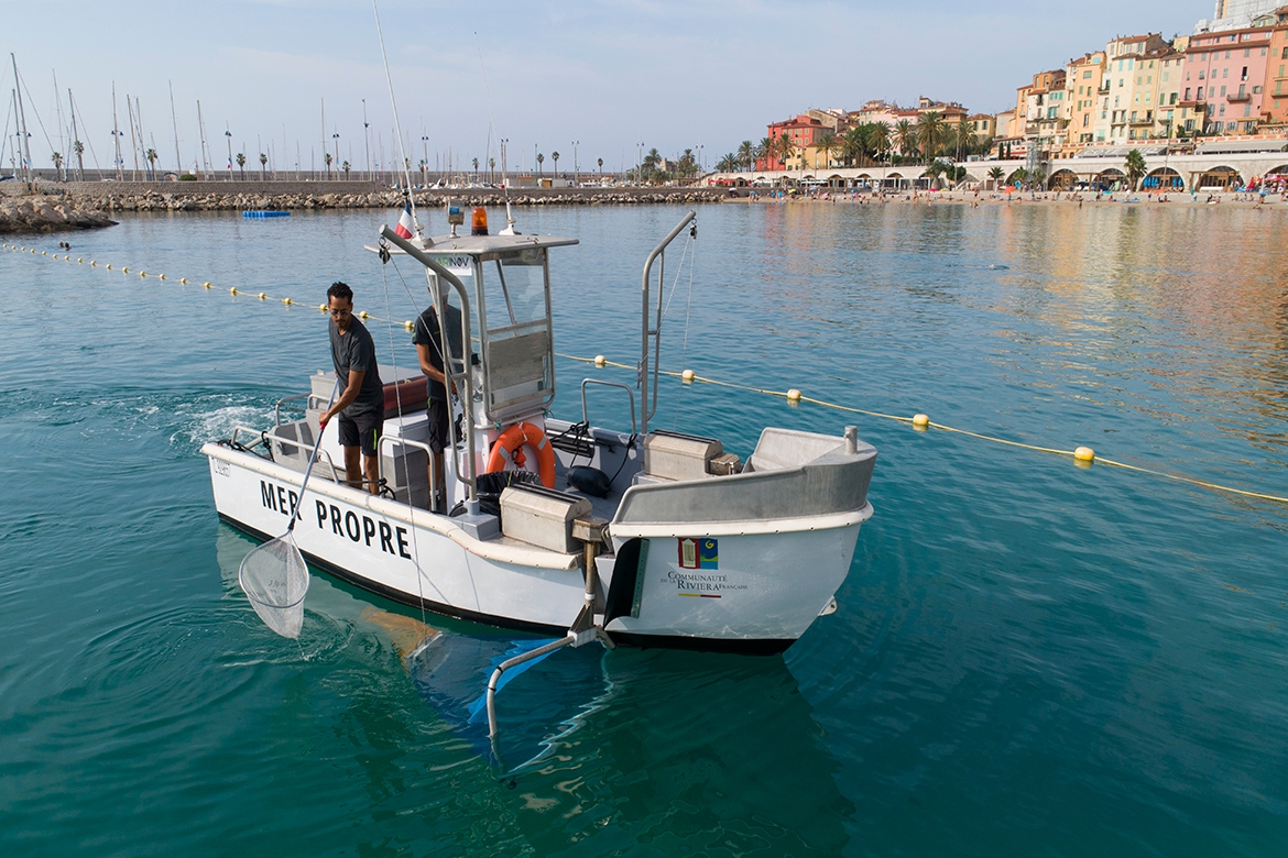 Mer Menton bateau mer propre