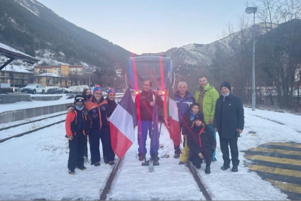 ROYA : UN TRAIN DES NEIGES FAIT LA LIAISION ENTRE TENDE &amp; LA STATION DE LIMONE