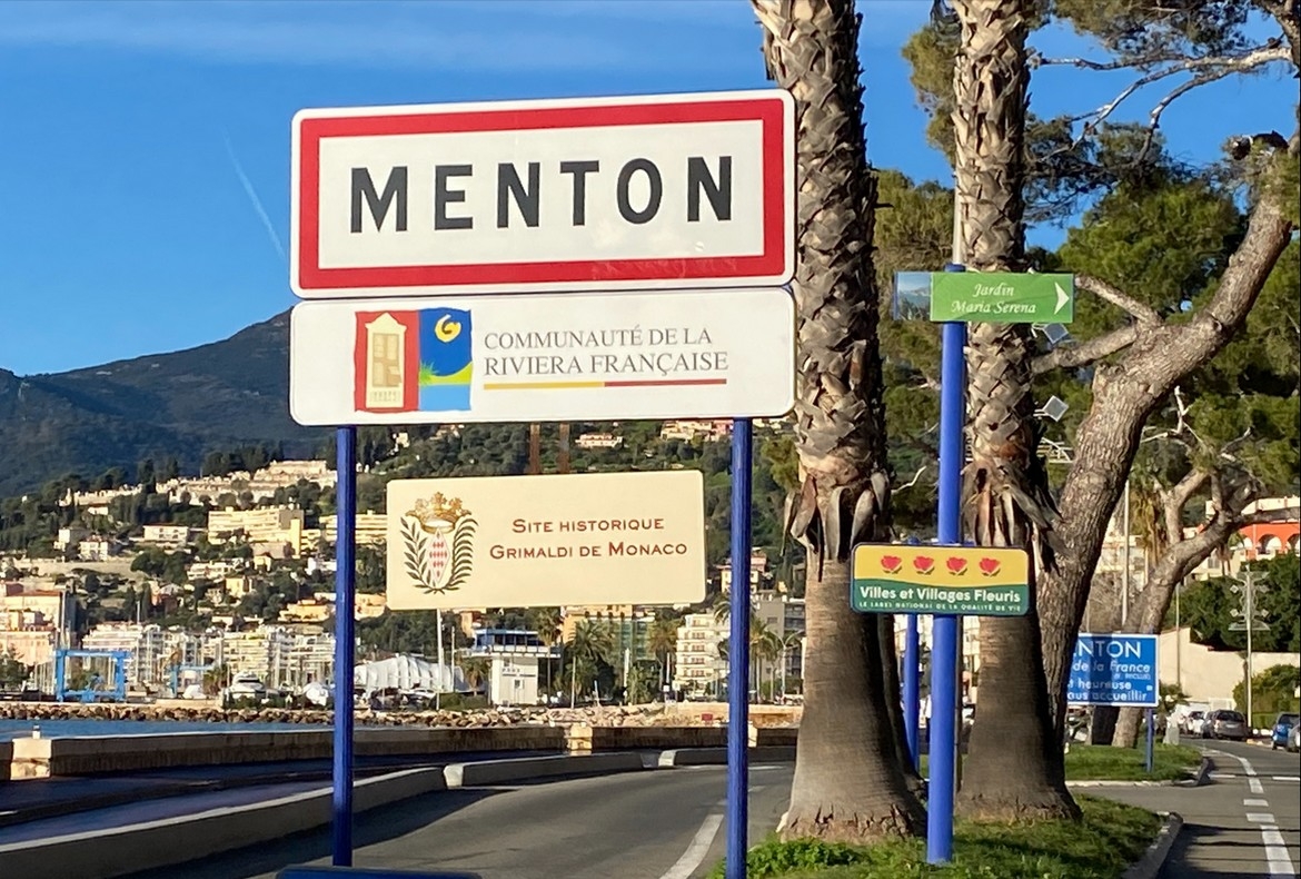 DE NOUVEAUX PANNEAUX AUX ENTRÉES DE LA COMMUNAUTÉ DE LA RIVIERA FRANCAISE